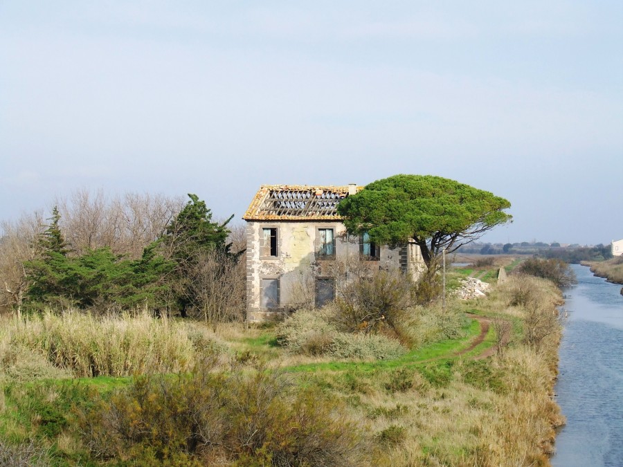 La maison Koch située au sud du Grand Bagnas, non loin du Canal du Midi. Elle accueillait le garde des salins - ADENA